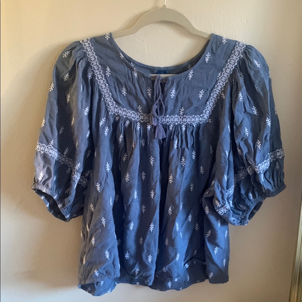 Old Navy Blue and White Puff Sleeve Smocked Blouse
